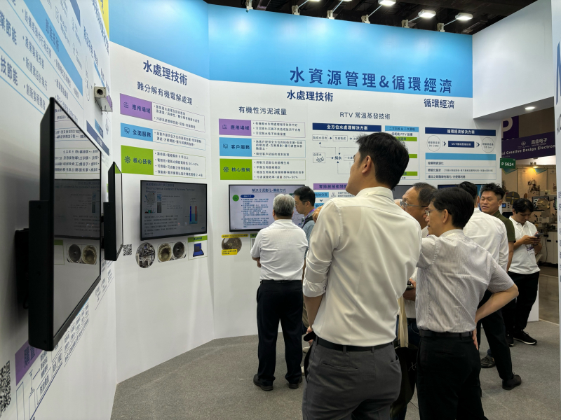 友達以深厚的智慧製造經驗發展永續戰略，積極延伸價值鏈，轉化成可供外界使用的綠色智慧服務，進軍SEMICON Taiwan 2024，提供半導體產業鏈打造AI世代的永續即戰力。
