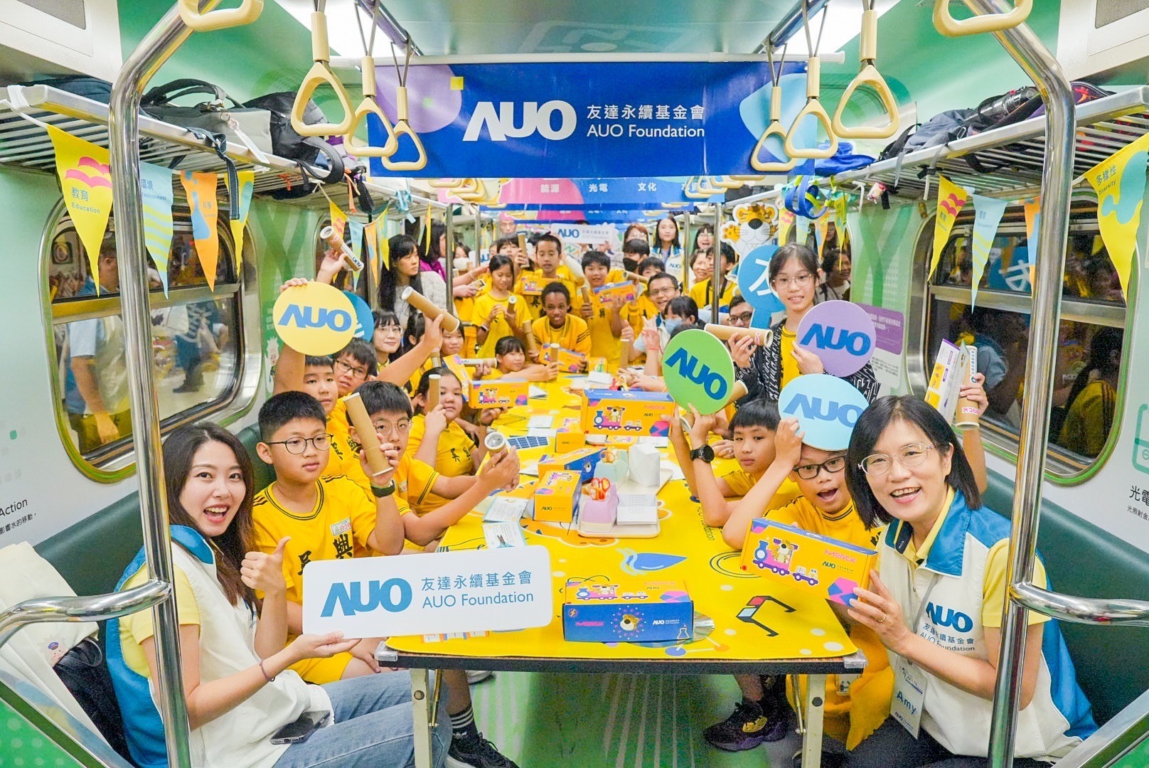 友達永續基金會響應國科會推動的「臺灣科普環島列車」正式啟航，透過「生活中的科學」車廂課程設計，展開為期6天巡迴全臺17個縣市、停靠32站的移動式科普之旅