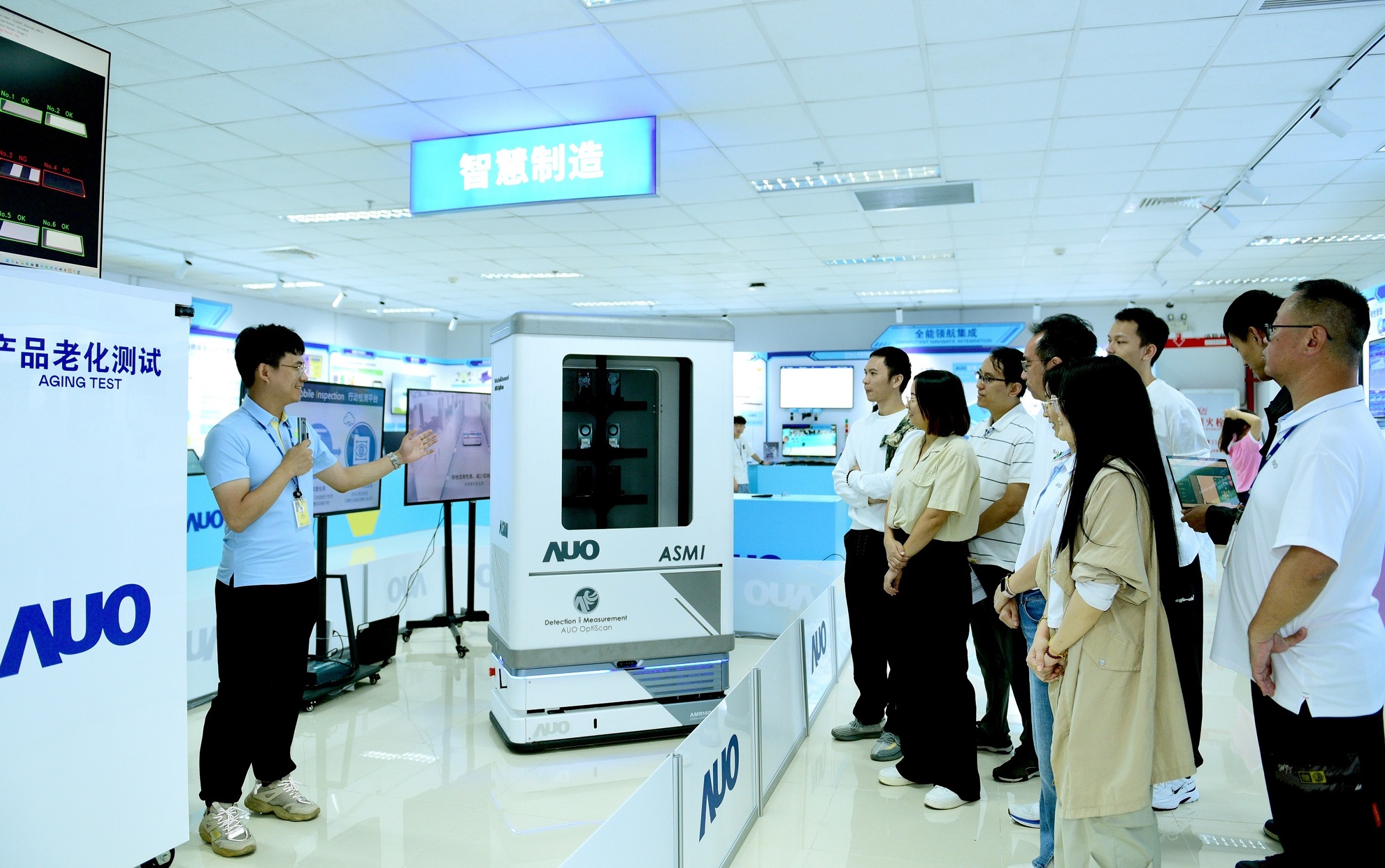 友達廈門將5G+ABC技術串聯生產管理全流程，打通研發、採購、生管、製程、設備、品質等產品全生命週期製造流程，完成數位化設計、智慧供應鏈、智慧座艙、全流程設備管理、資料驅動優化、智慧線上檢測、智慧品管等自我調整生產模式升級