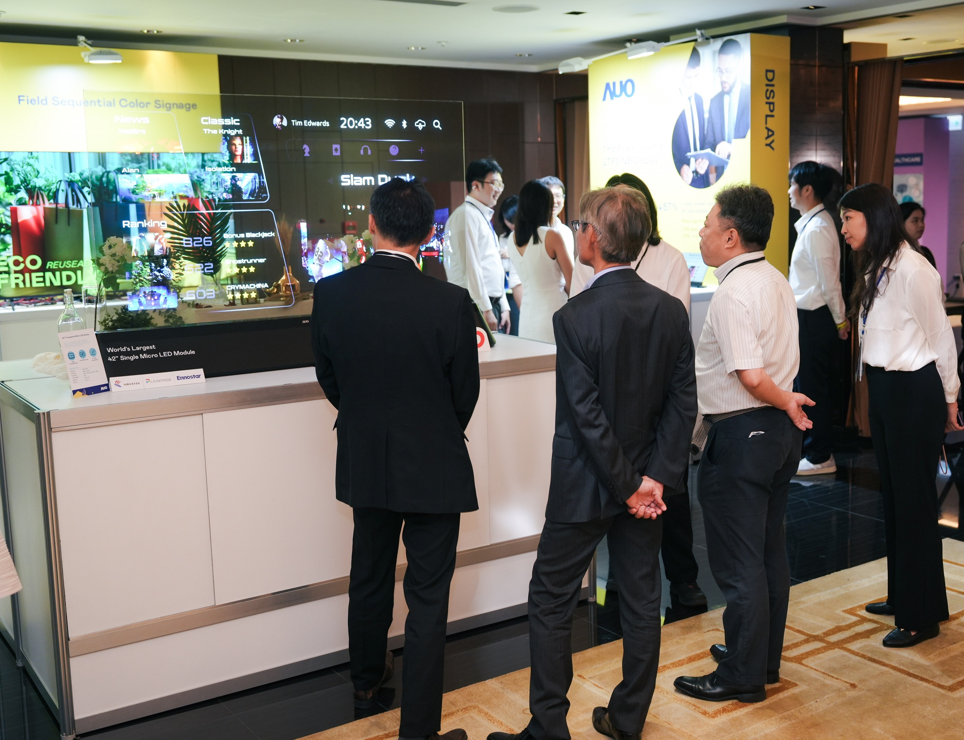 现场亦规划多项技术产品展示，涵盖材料、设计到系统整合，让与会伙伴见证leyu官网技术深度与前瞻视野带来的共创可能性